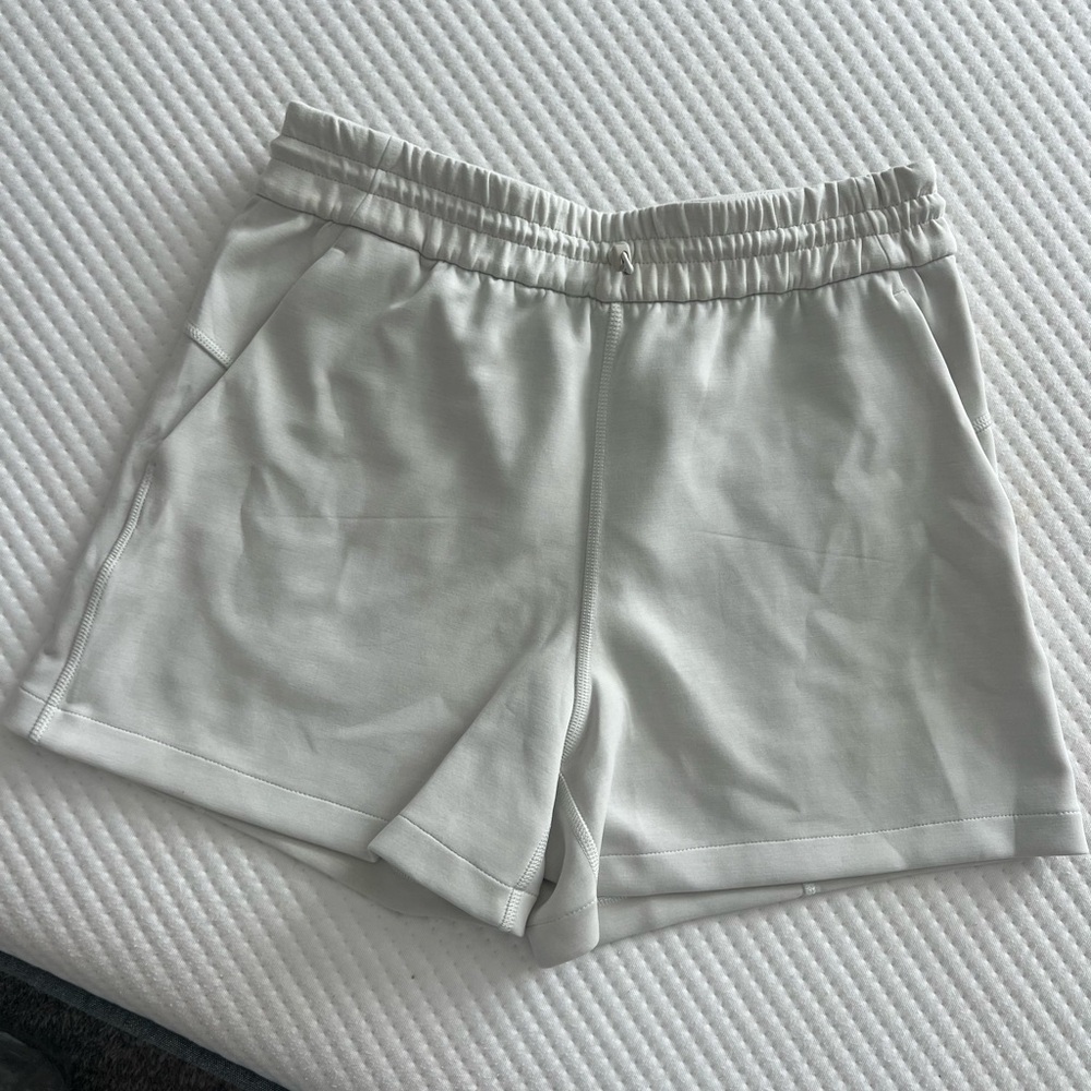 Lululemon high rise softstreme short - 4 in inseam